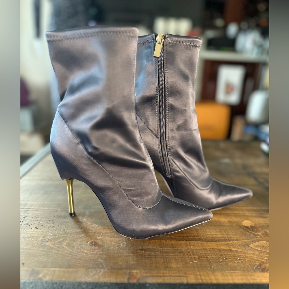 BCBGMAXAZRIA Women's Jolie Satin Stiletto Bootie